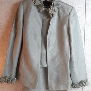 Albert Nipon Women's 3 Piece Suit Size 4